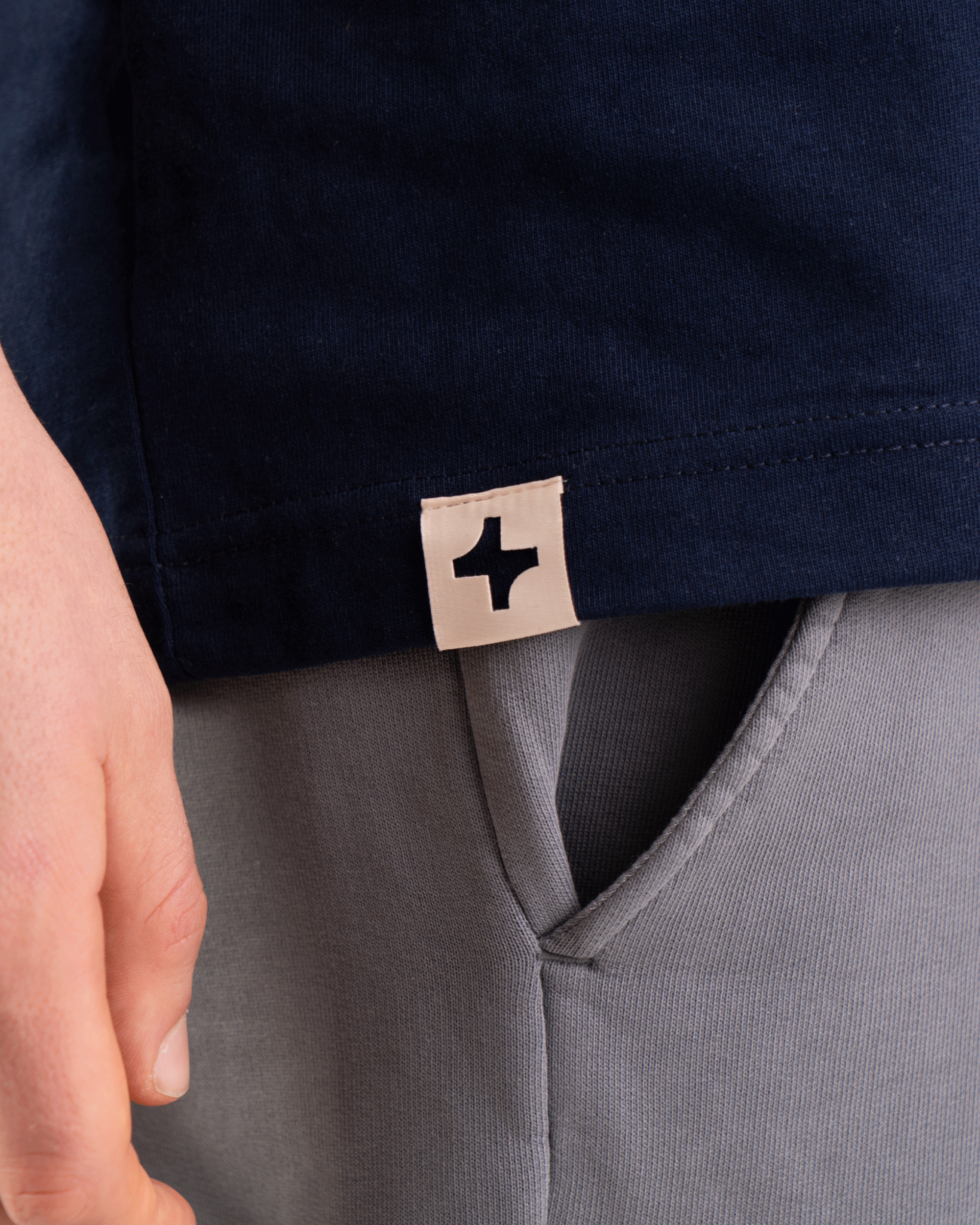 WOMEN'S COURT CLASSICS OG TEE - NAVY