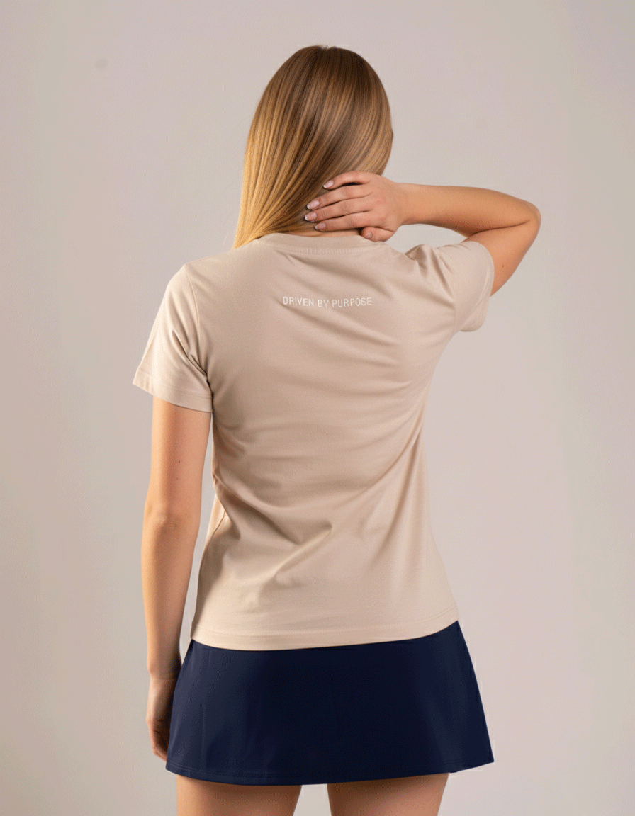 WOMEN'S COURT CLASSICS OG TEE - SAND