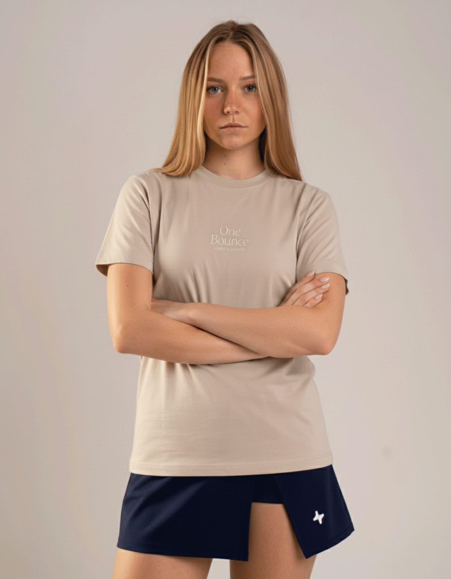 WOMEN'S COURT CLASSICS OG TEE - SAND